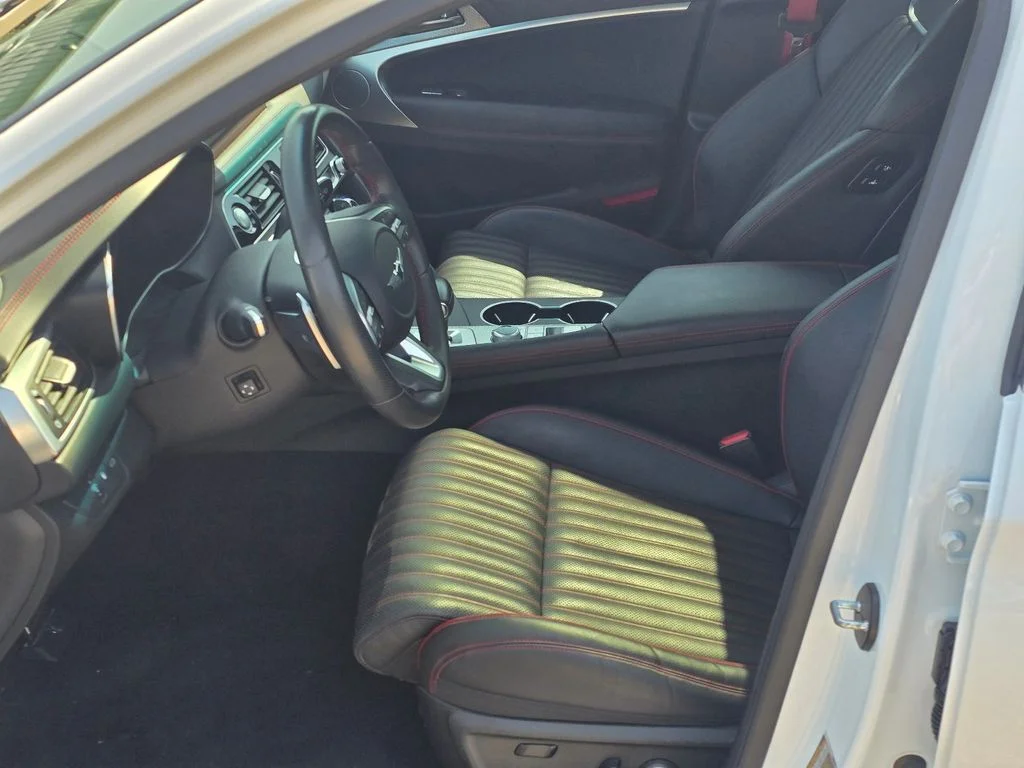 Used 2023 White Genesis 3.3T image 12