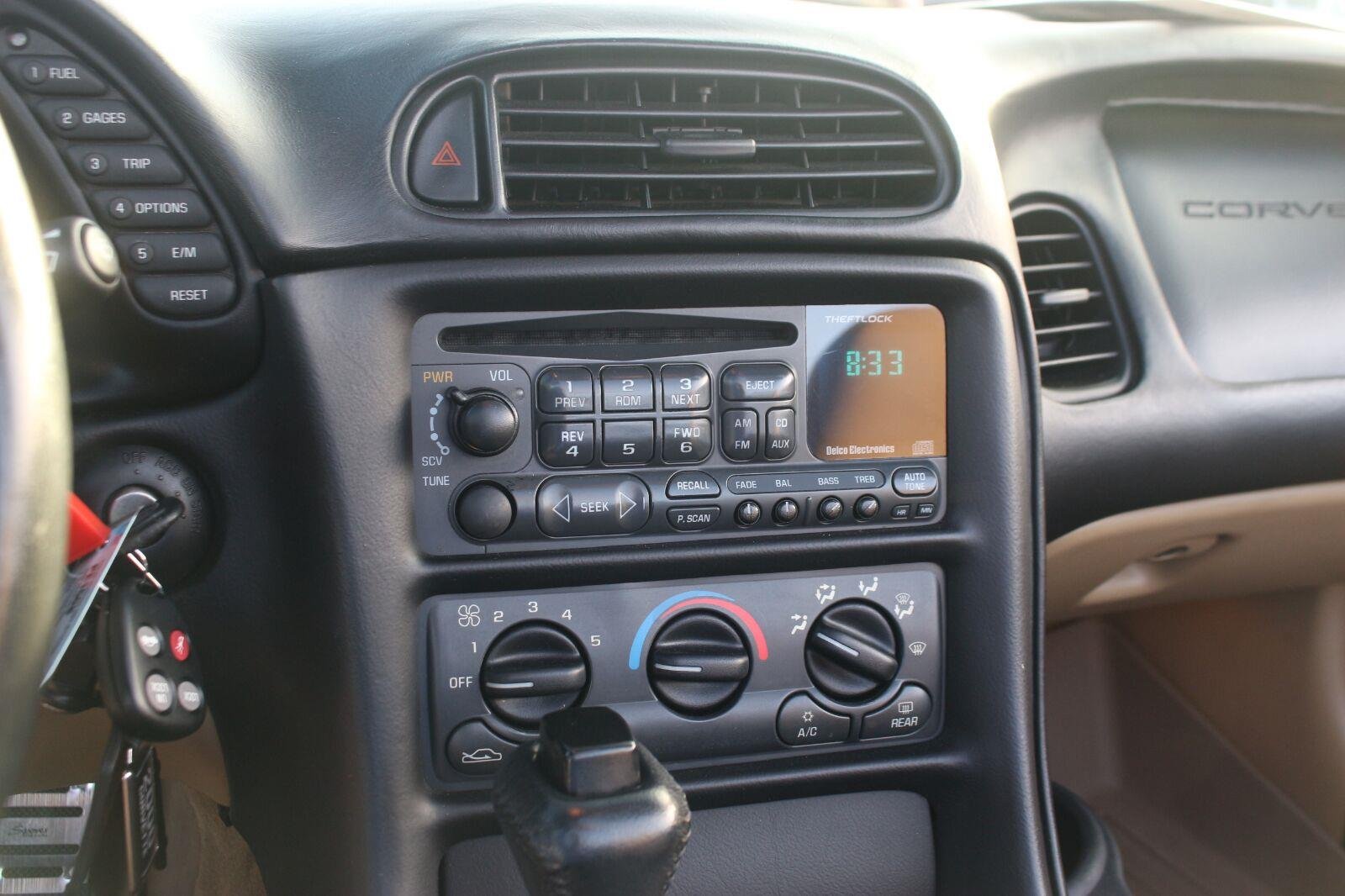 Used 2000 Bowling Green Metallic Chevrolet 2dr Convertible image 18