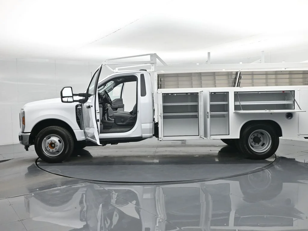 2026 Ford F-350 Super Duty Chassis Cab XL - Photo 35