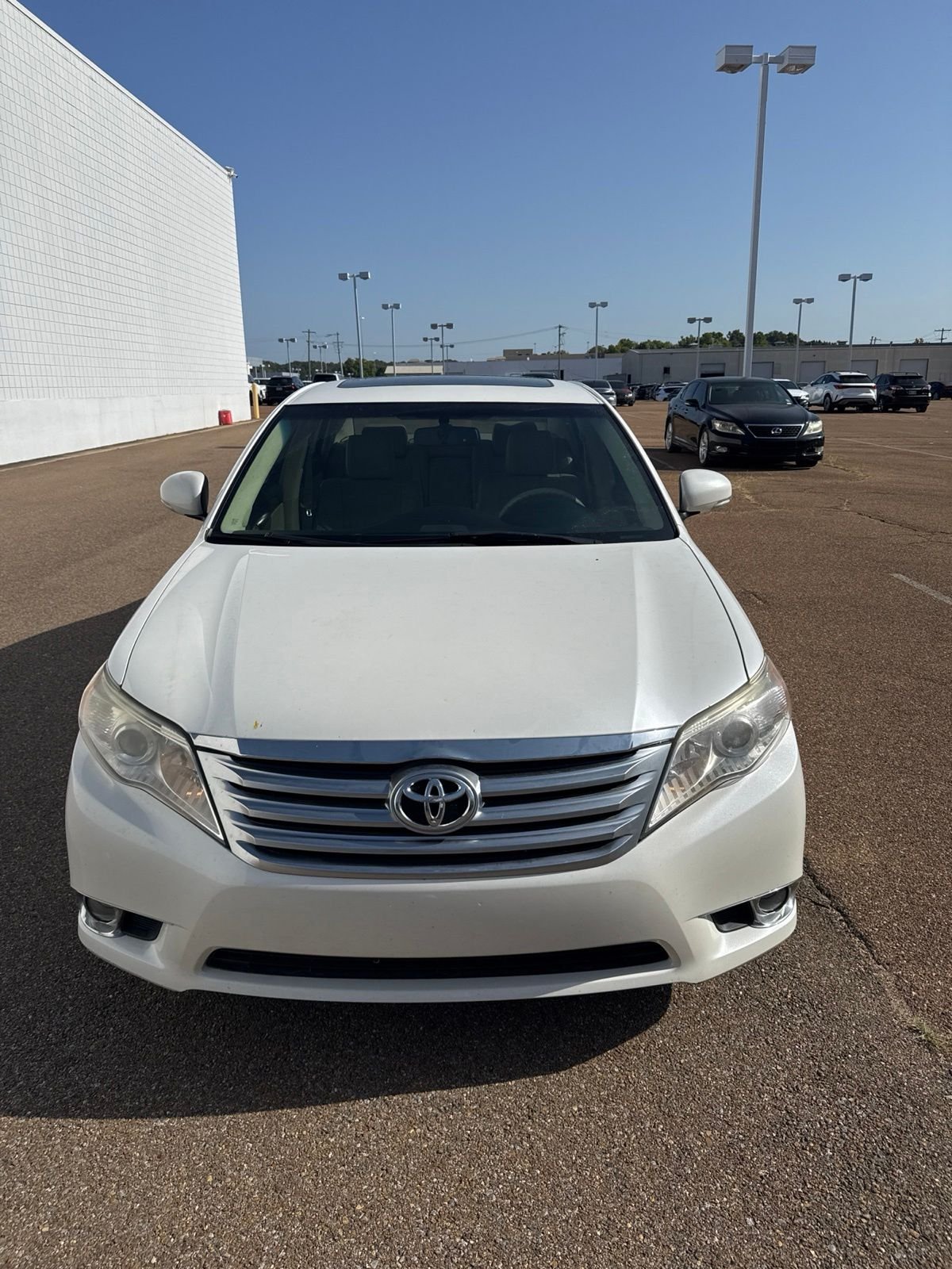 Used 2011 White Toyota Base image 13