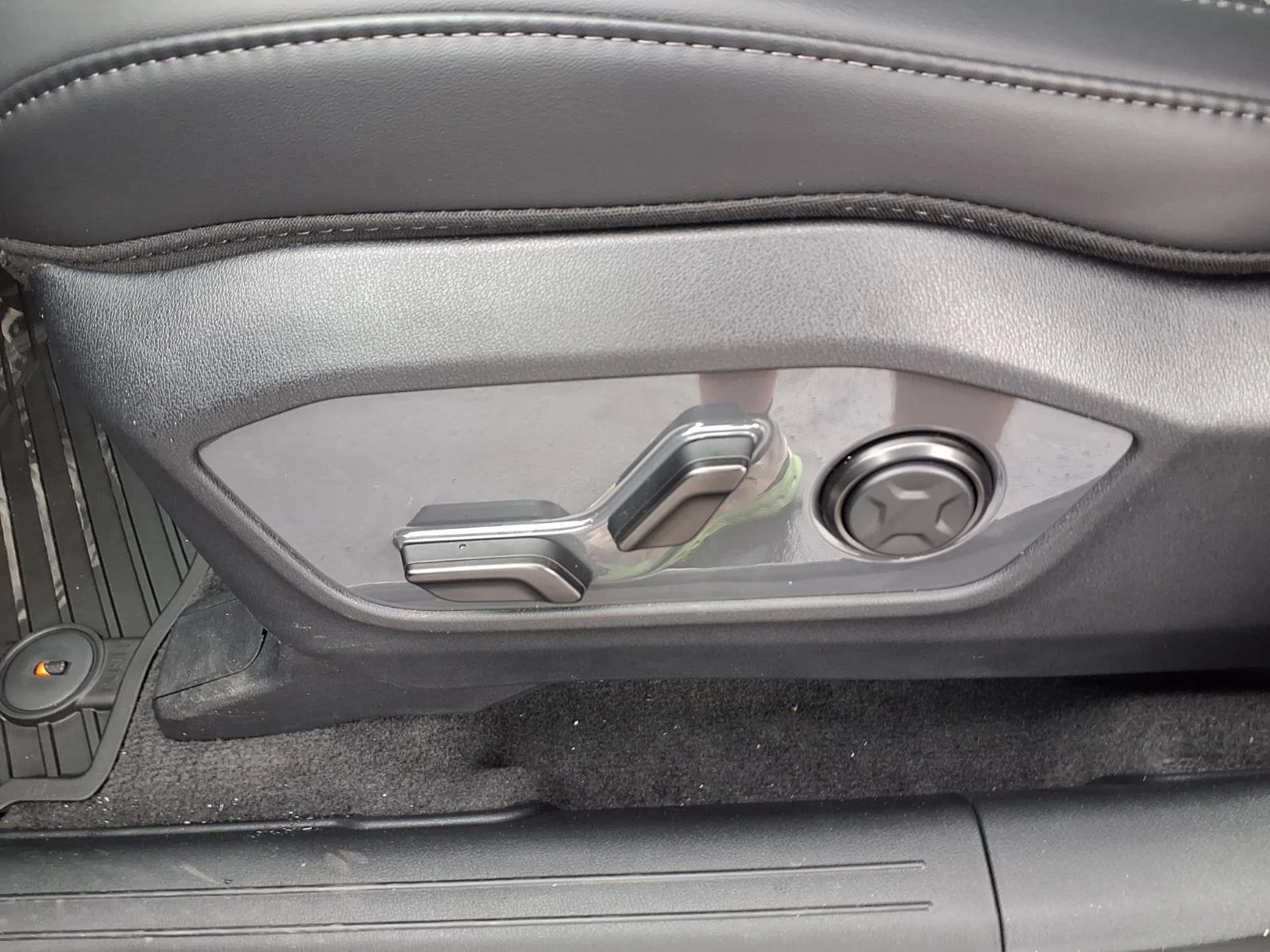 New 2027 Glacial White Pearl Kia X-Line EX image 15