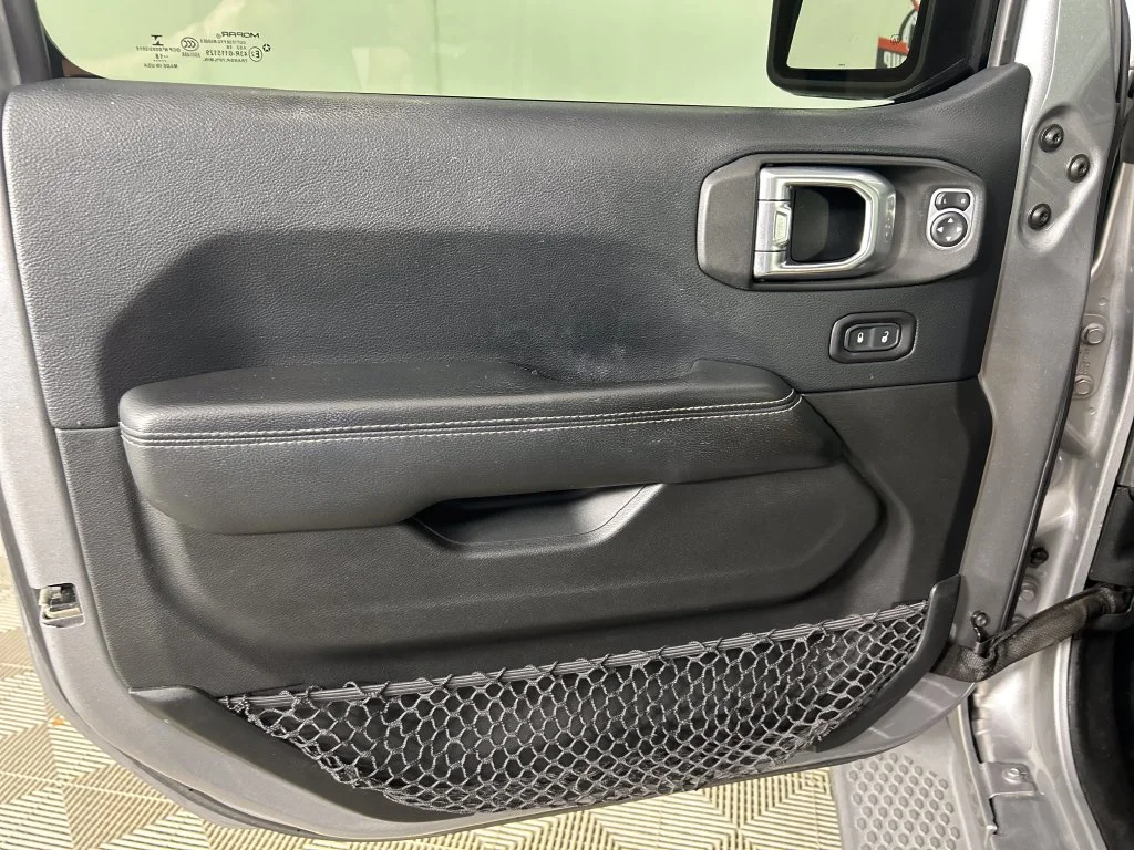 Used 2018 Silver Jeep Unlimited Sahara image 10