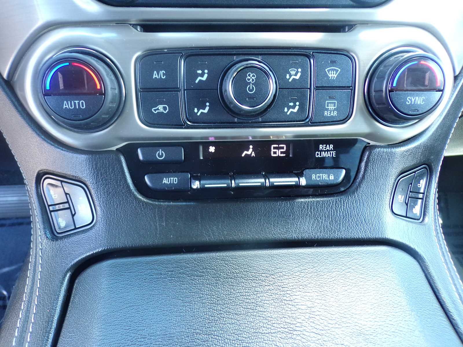 Used 2019 ONYX BLACK GMC Denali image 13