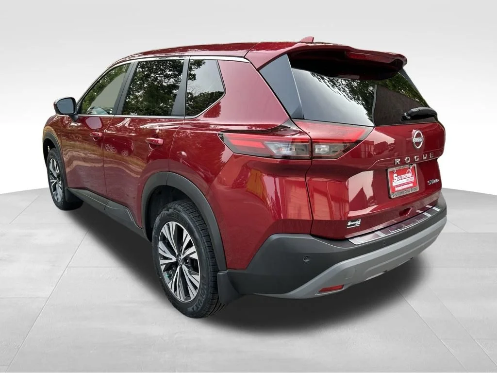 Used 2023 Red Nissan SV image 3