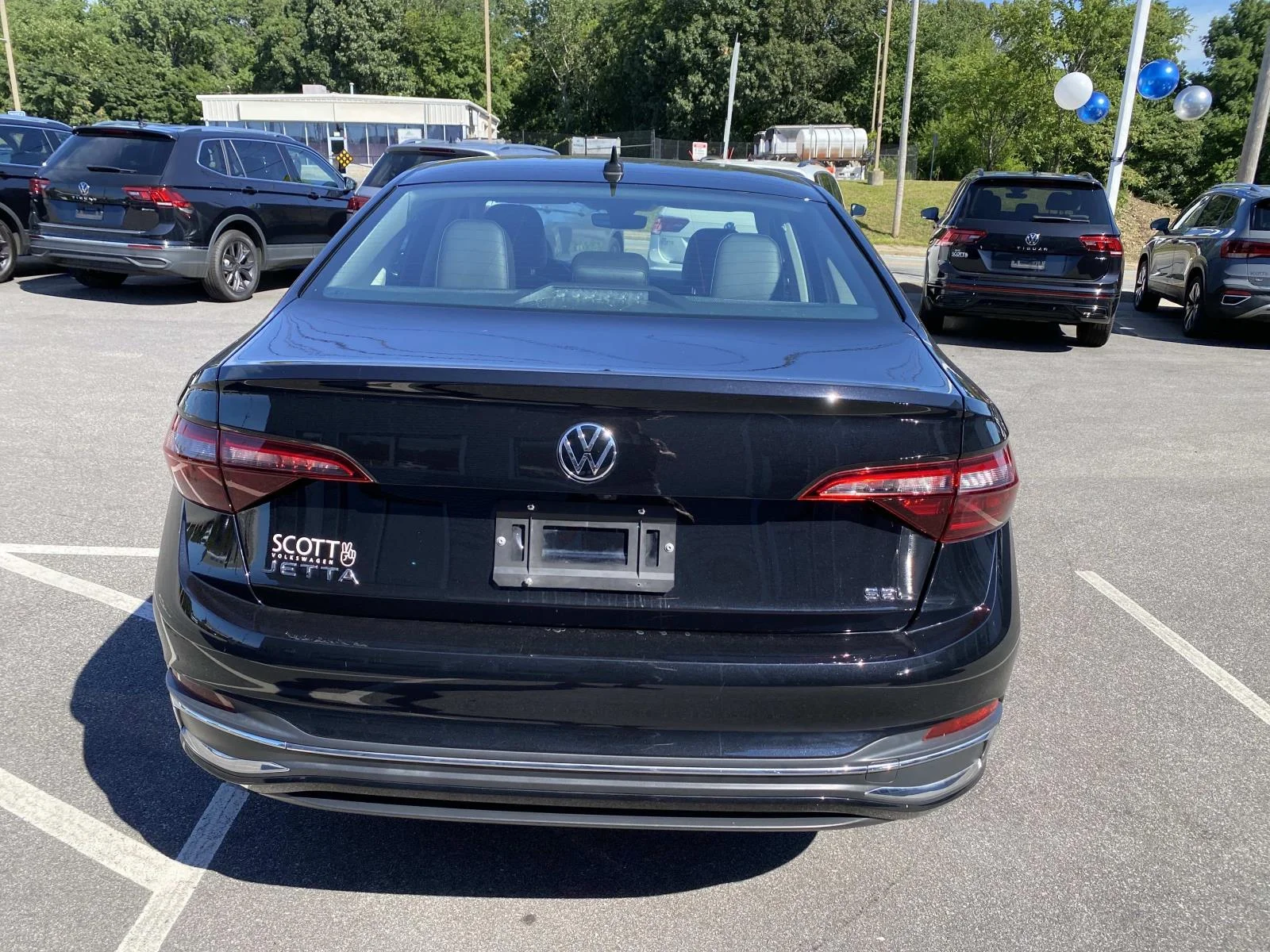 Certified Used 2024 Deep Black Pearl Volkswagen SEL Auto image 4