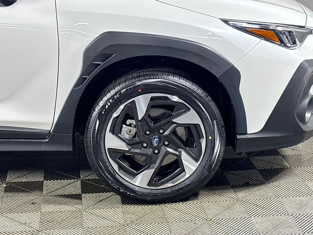 New 2026 CRYSTAL WHITE PEARL Subaru Limited image 23