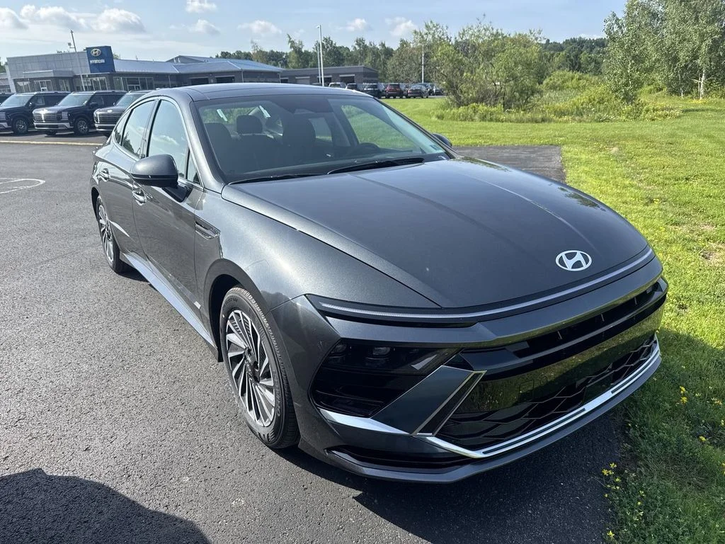 New 2026 Gray Hyundai SEL image 1