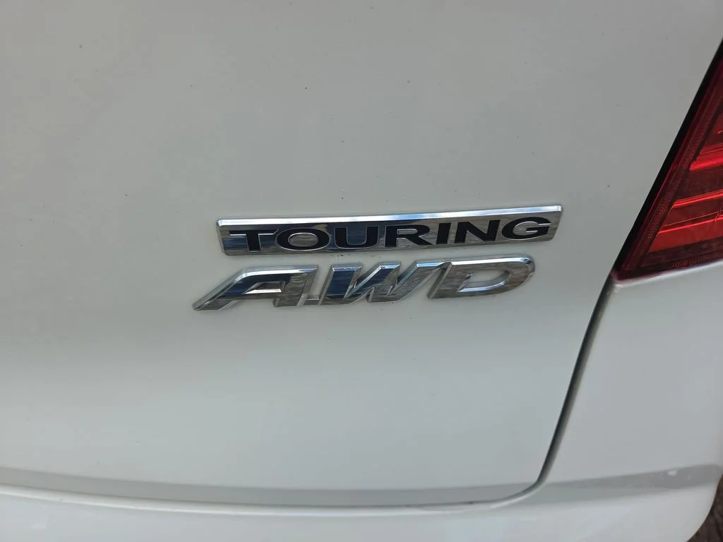 Used 2016 White Honda Touring image 28