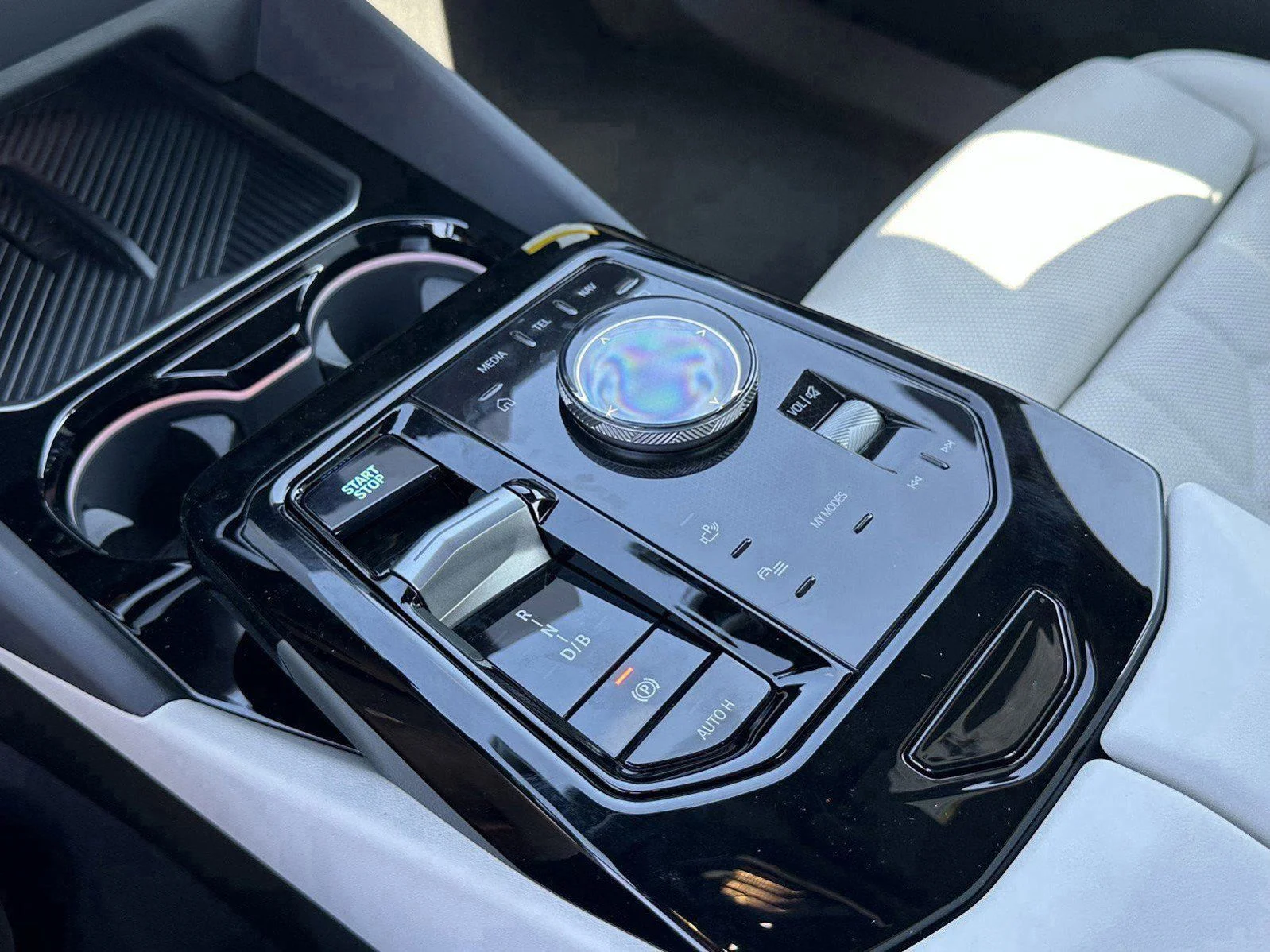 New 2026 Oxide Grey Metallic BMW eDrive40 image 30