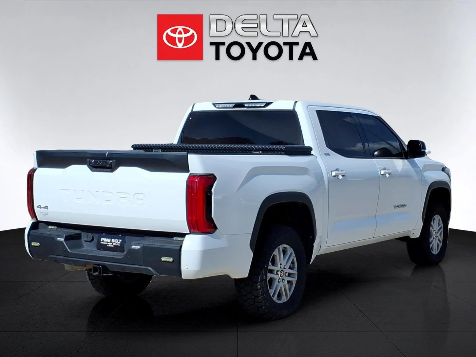Used 2023 Ice Cap Toyota SR5 image 5