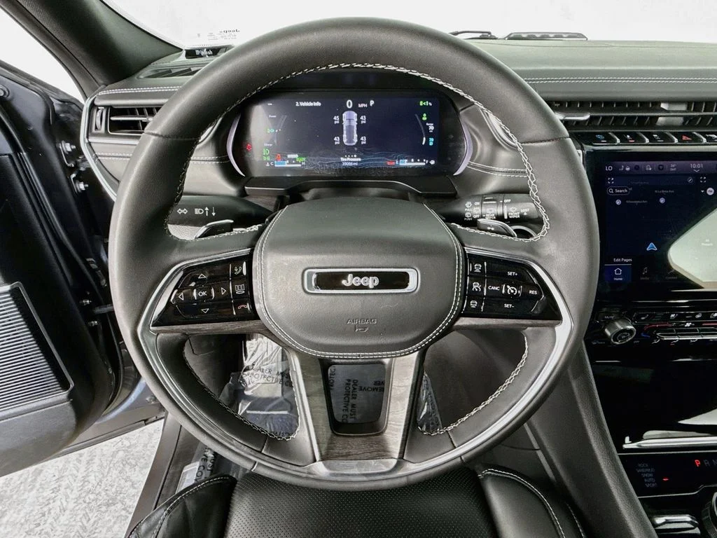 Used 2022 Gray Jeep Overland 4xe image 11