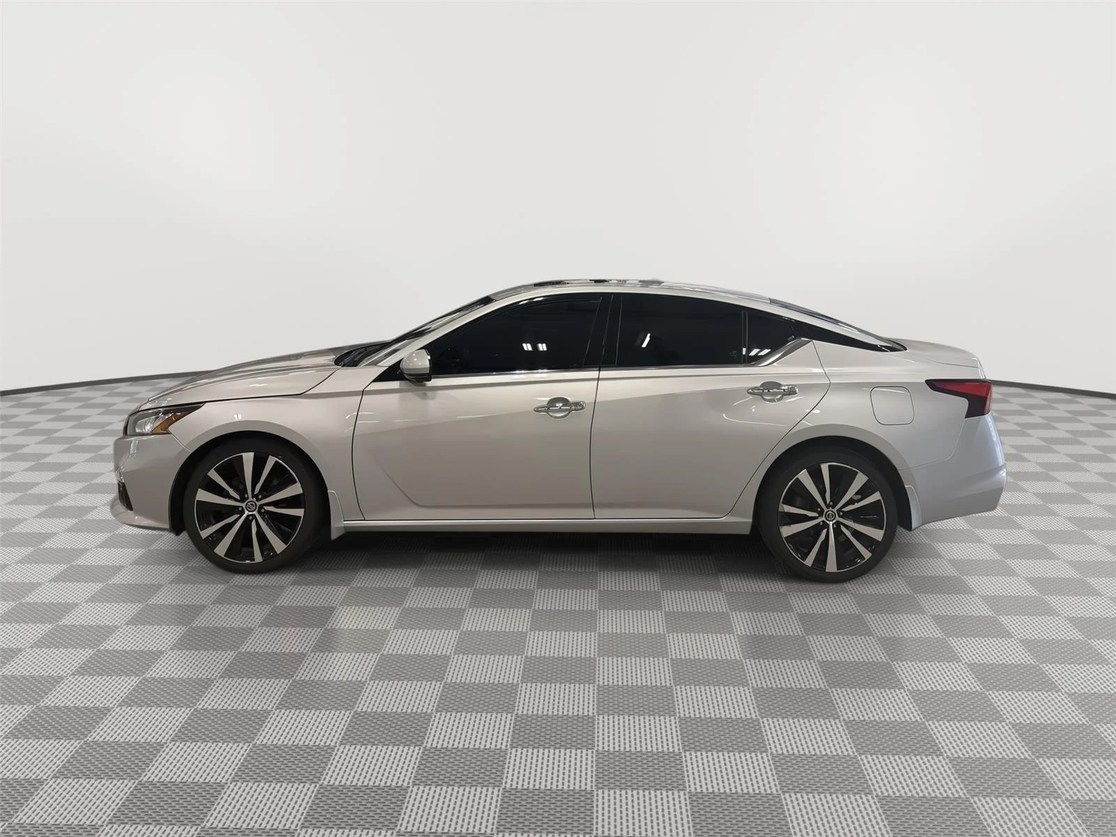 Used 2020 SILVER Nissan 2.5 Platinum image 6