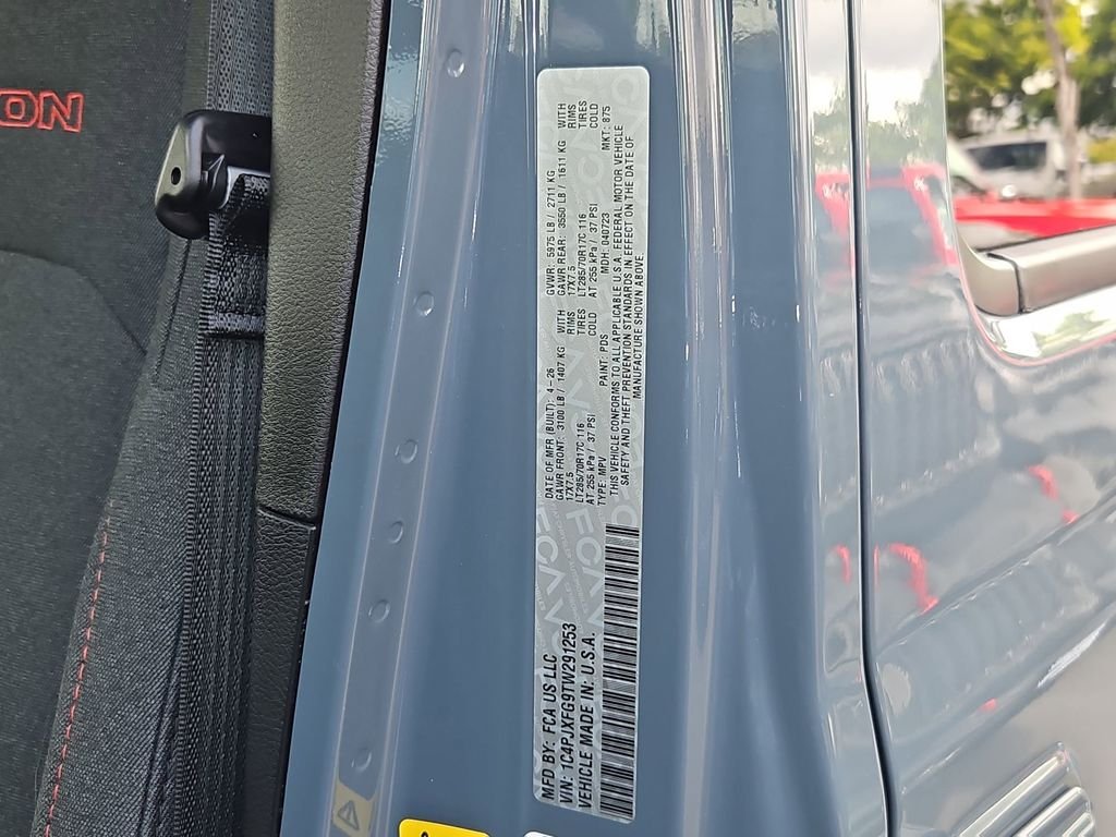 New 2026 Anvil Clear-Coat Exterior Paint Jeep Rubicon image 32
