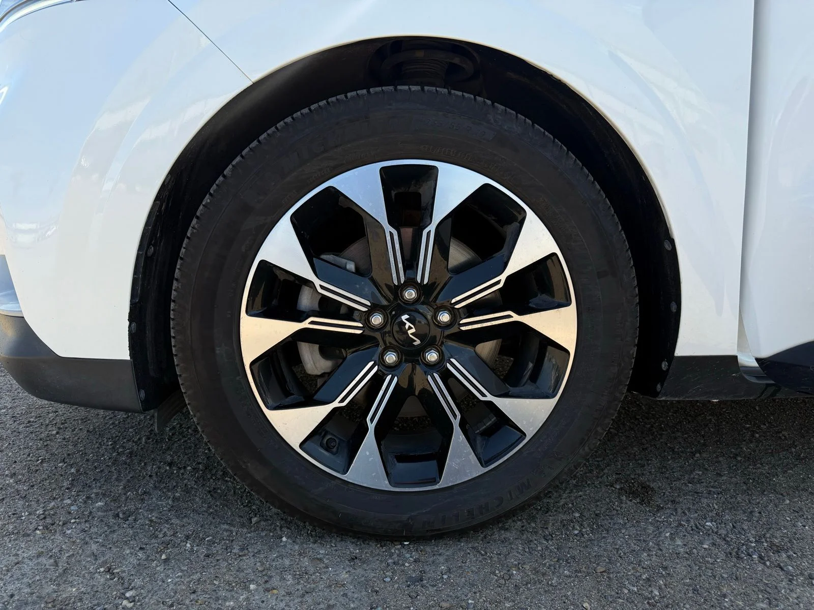 2022 Kia Carnival EX - Photo 16