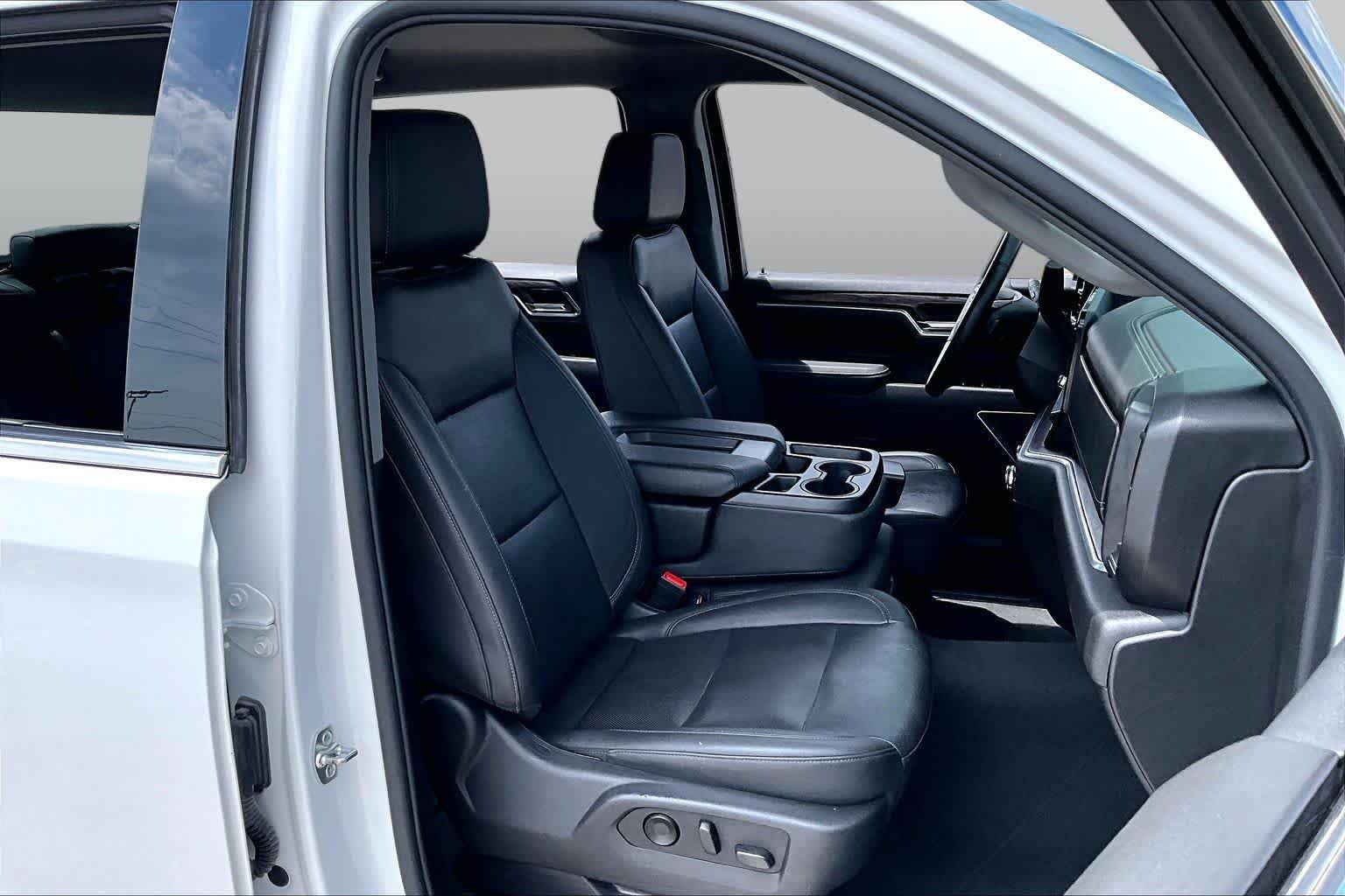 Used 2025 Summit White GMC SLT image 9