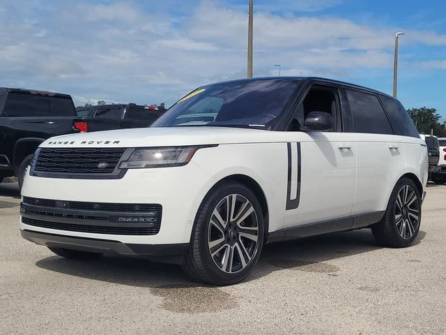 Used 2023  Land Rover SE image 32