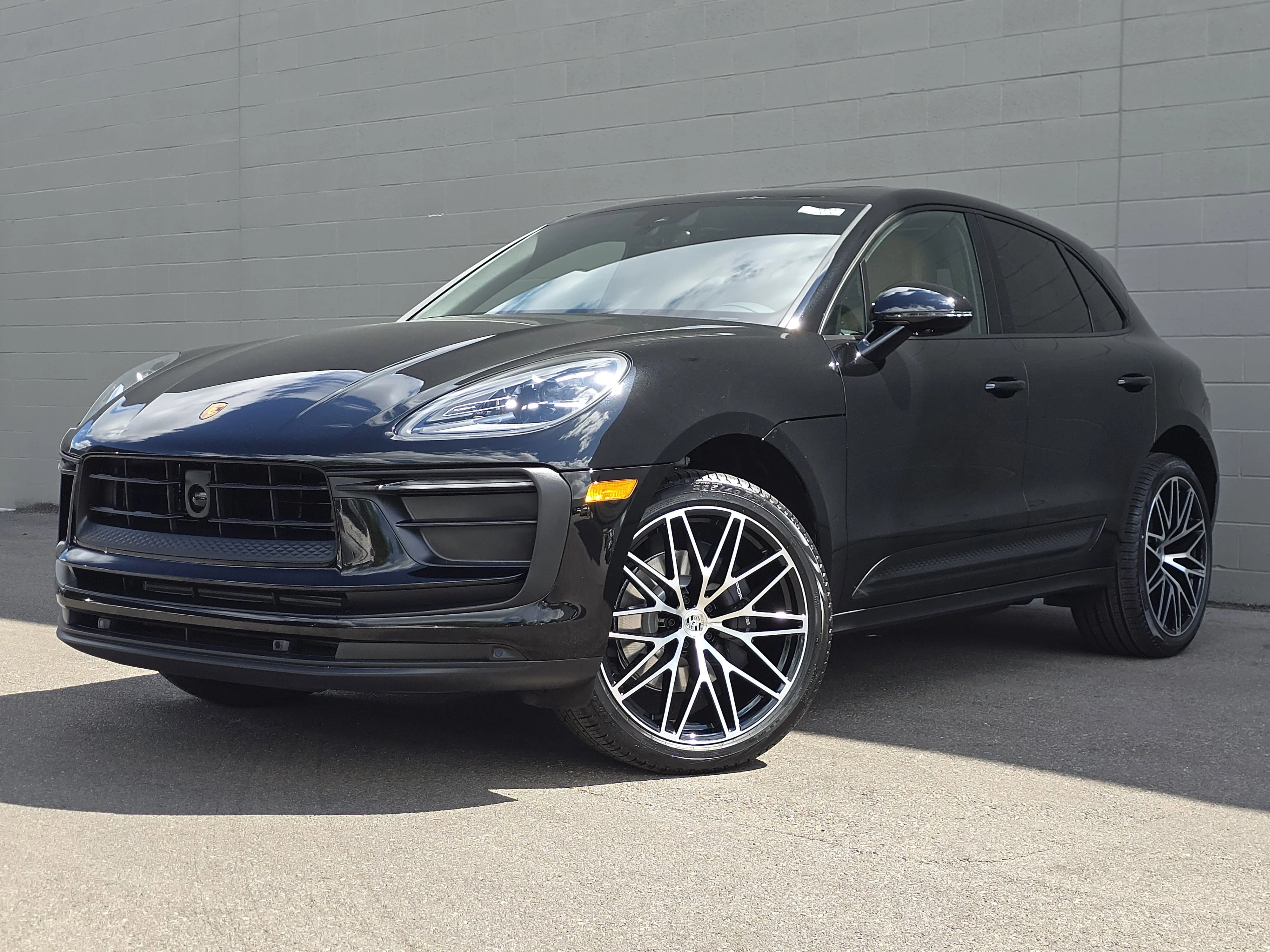 マカン　3/4 New 2026 Porsche Macan Sport Utility in Columbus #I262070 | Byers