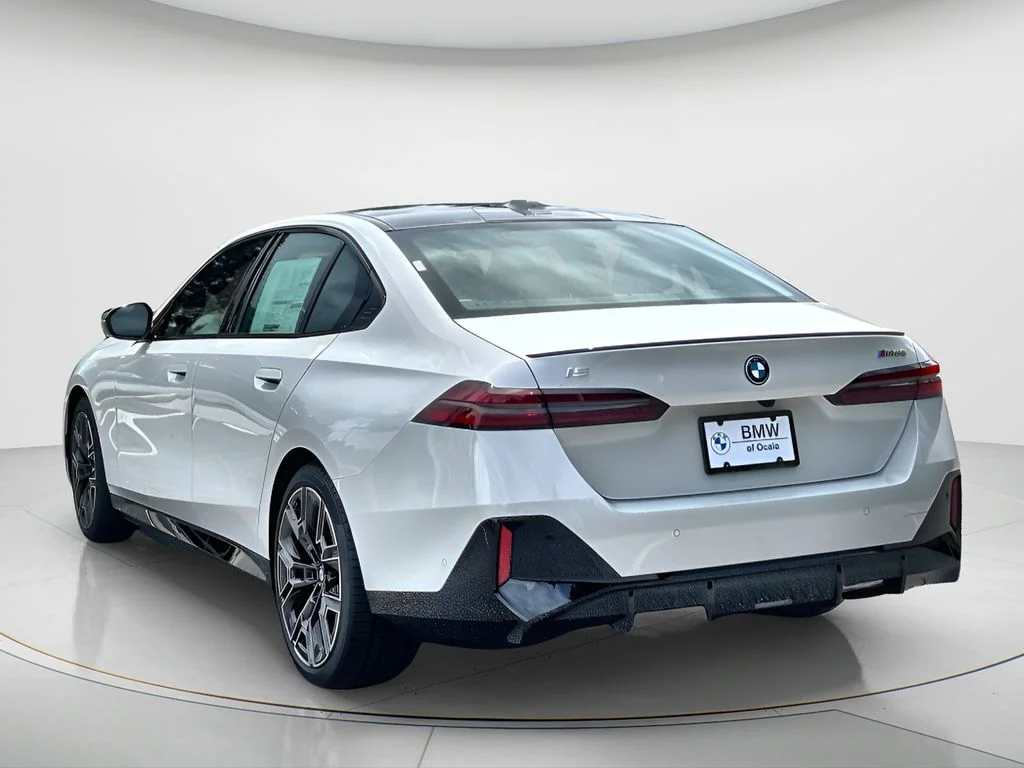 2025 BMW i5 M60 - Photo 11