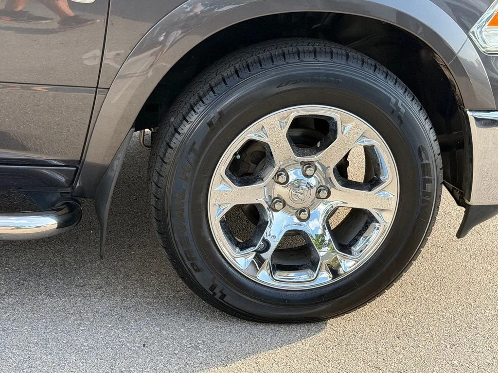 Used 2018 Granite Crystal Clearcoat Metallic Ram Laramie image 9
