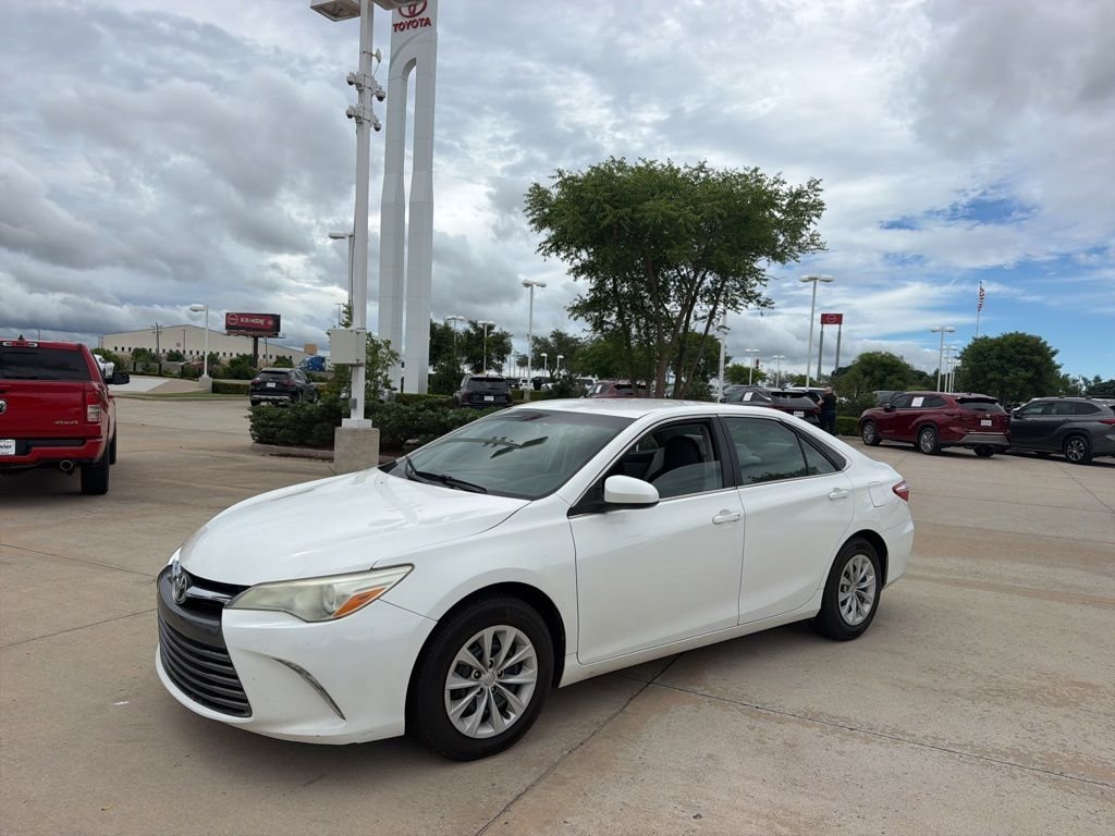 Used 2016 White Toyota XLE image 1