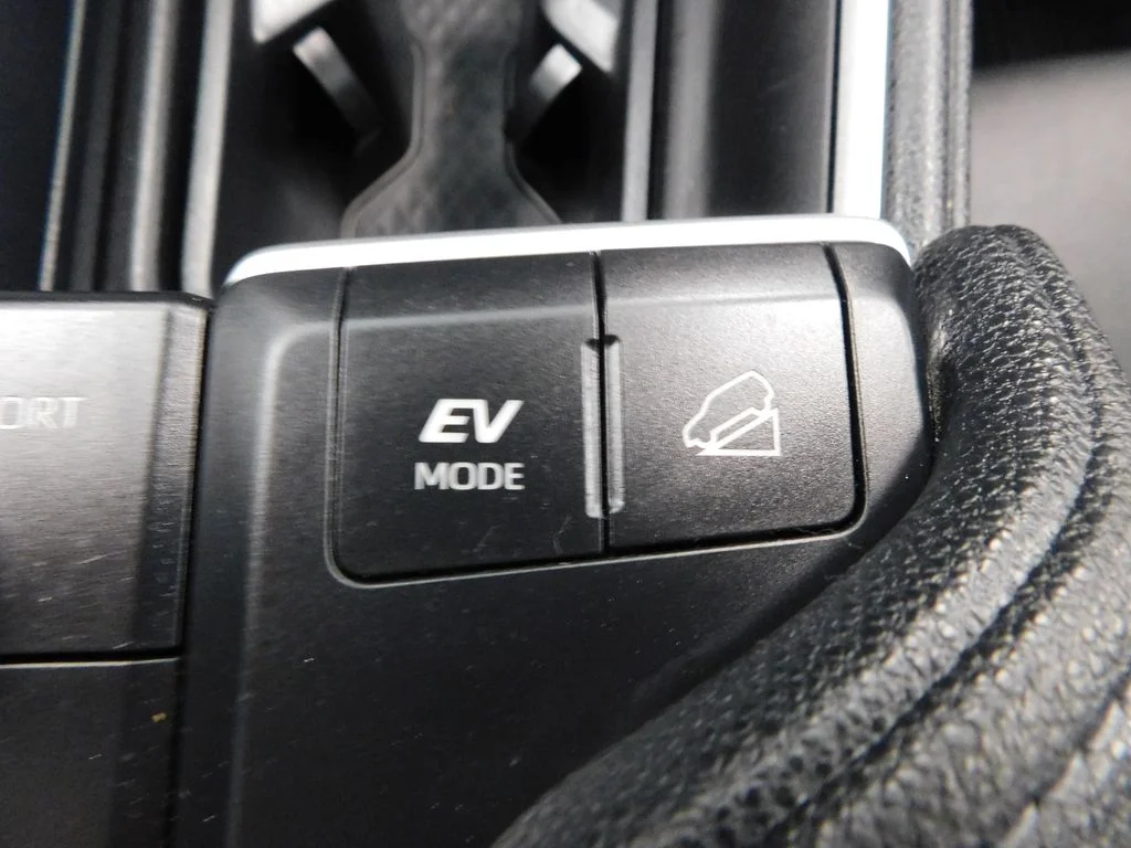 Used 2024 Cream Toyota XLE image 36