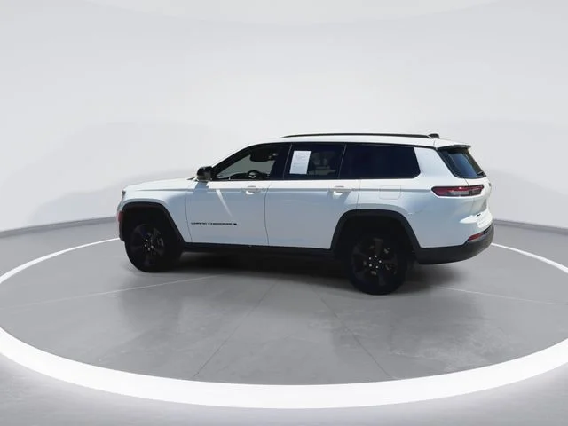 Used 2023 White Jeep Altitude image 7
