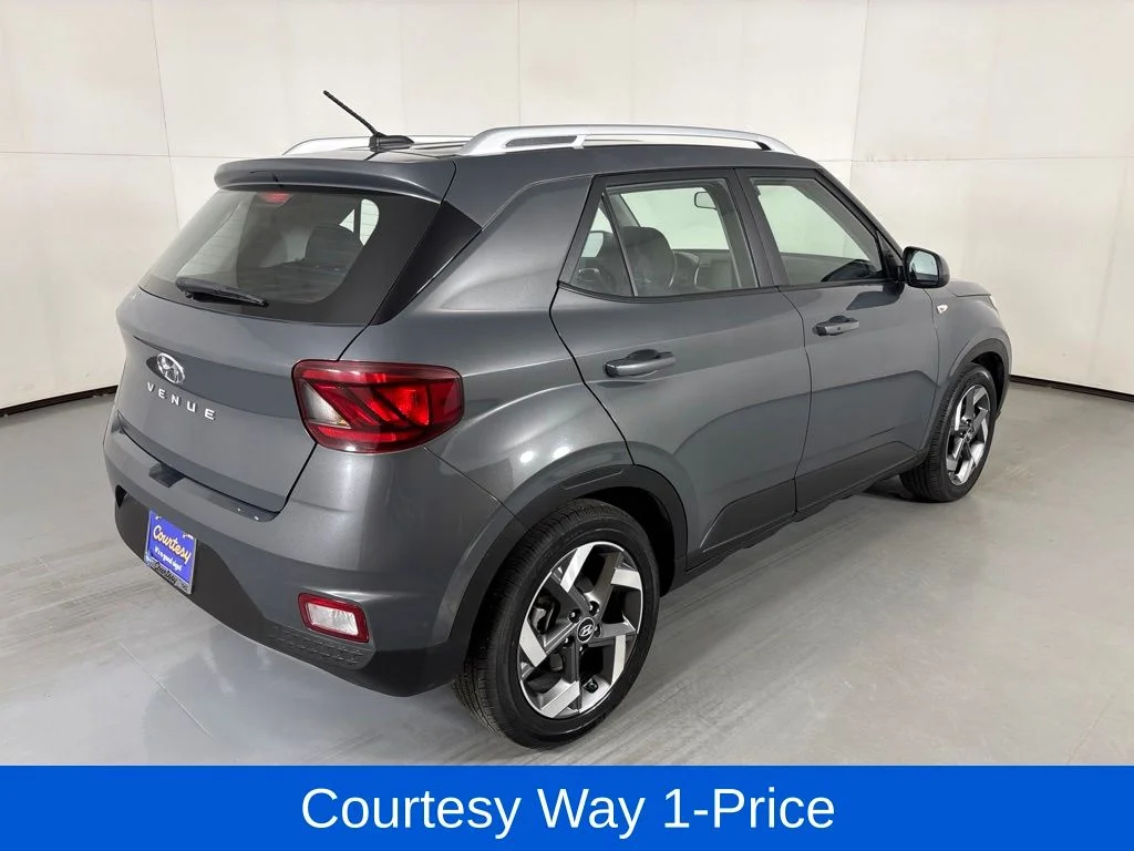 Used 2025 Gray Hyundai SEL image 11
