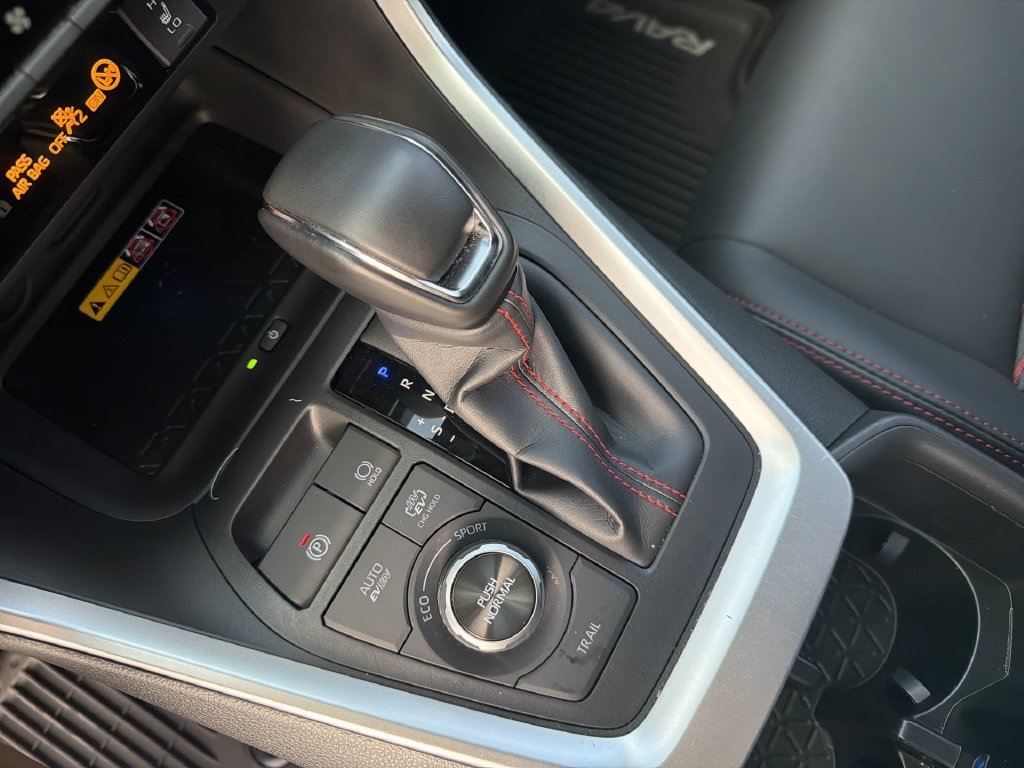 2025 Toyota RAV4 XSE - Photo 24