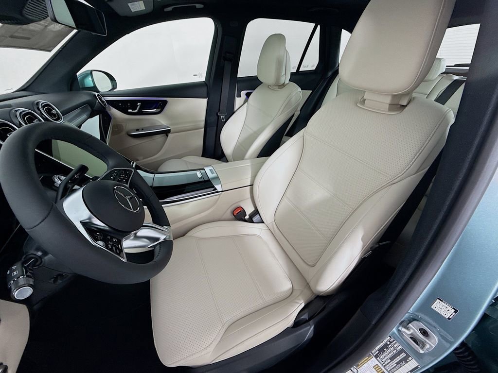 New 2026 Verde Silver Metallic Mercedes-Benz GLC 300 image 37