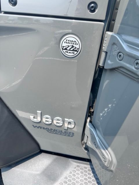 Used 2019 Gray Jeep Sport S image 6