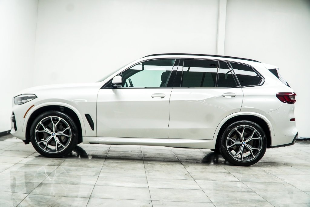 Used 2023 White BMW sDrive40i image 12