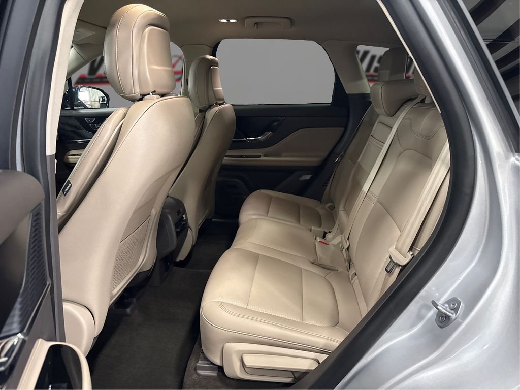 Used 2020 Silver Lincoln Standard image 10