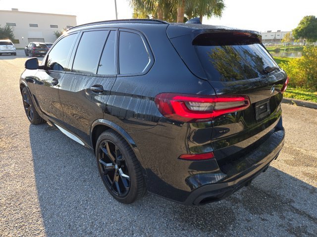 Used 2020 Black Sapphire Metallic BMW sDrive40i image 3