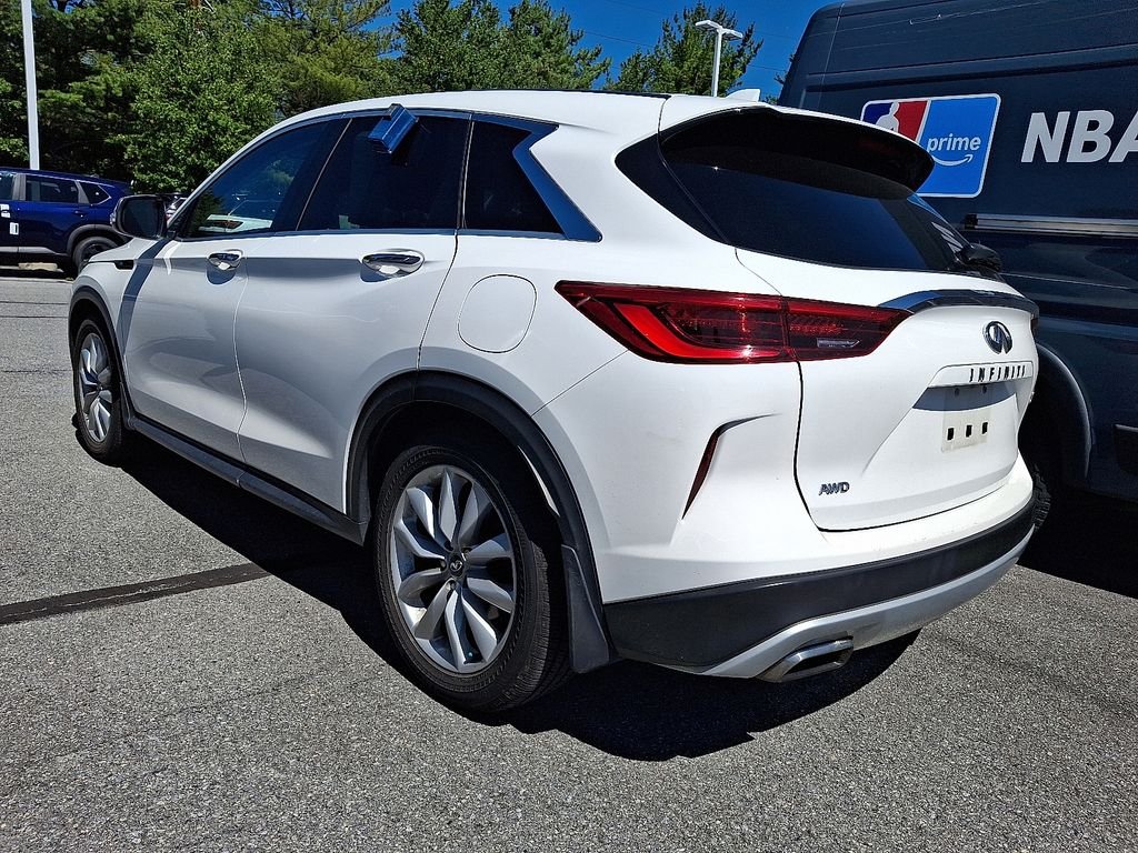 Used 2019 White INFINITI PURE image 4