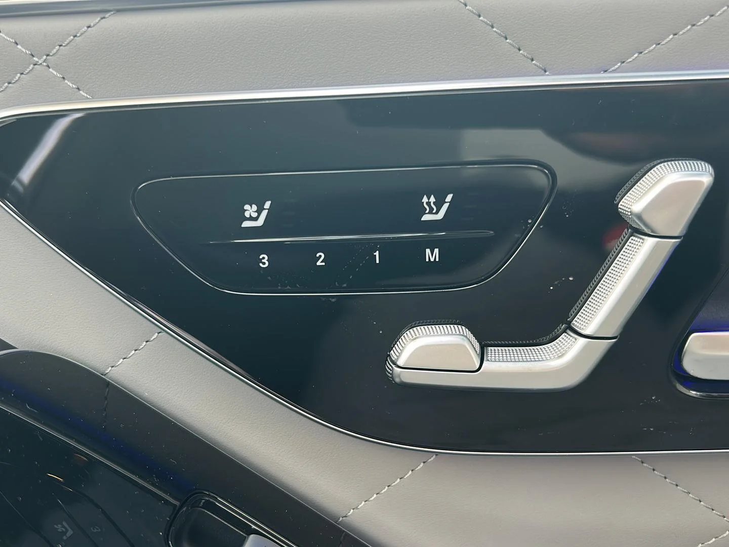 New 2026 Selenite Grey Metallic Mercedes-Benz S 580 image 23