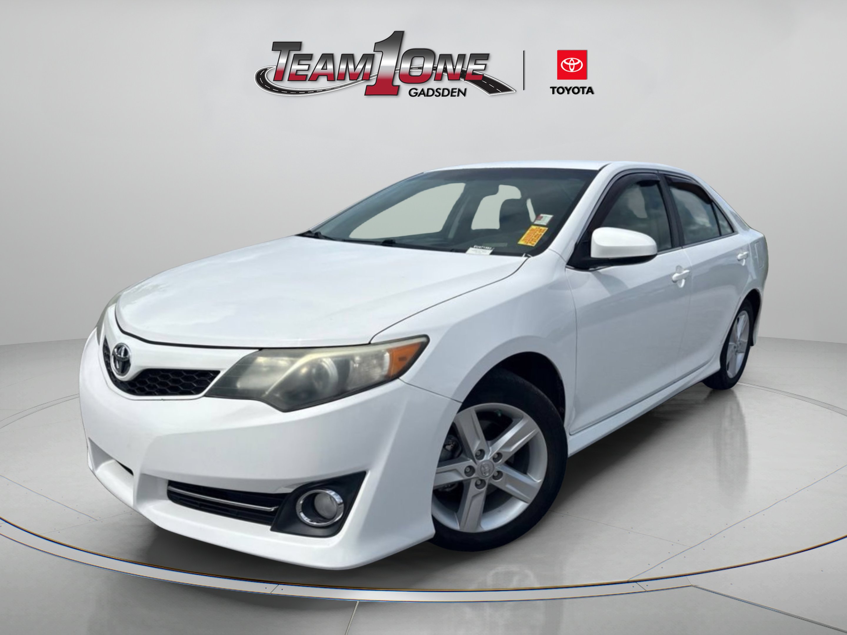 Used 2014 Super White Toyota SE image 3