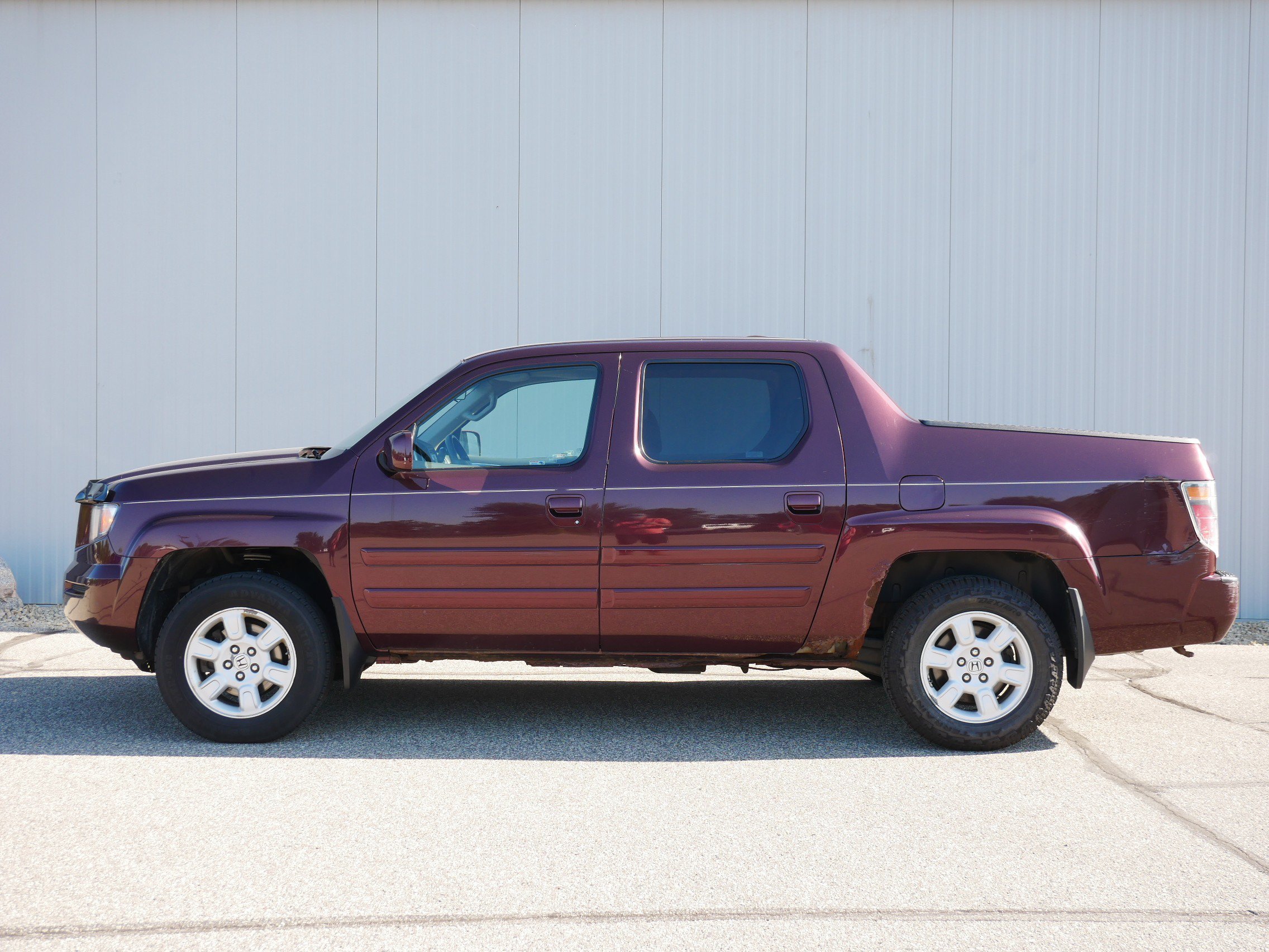 Used 2007 Honda Ridgeline RTL with VIN 2HJYK16587H543068 for sale in Hastings, Minnesota