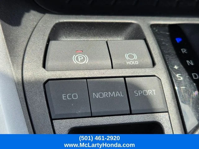 2024 Toyota RAV4 XLE - Photo 31