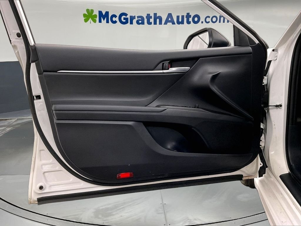 Used 2021 White Toyota SE Nightshade image 27