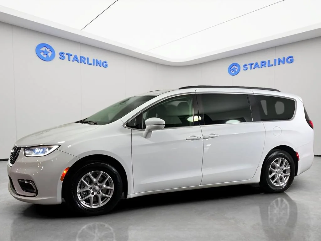 Used 2022 White Chrysler Touring L image 2