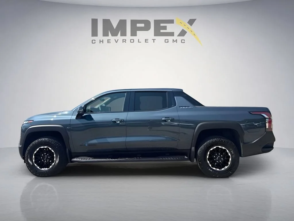 Used 2026 Blue Smoke Metallic Chevrolet Trail Boss - Max Range image 2