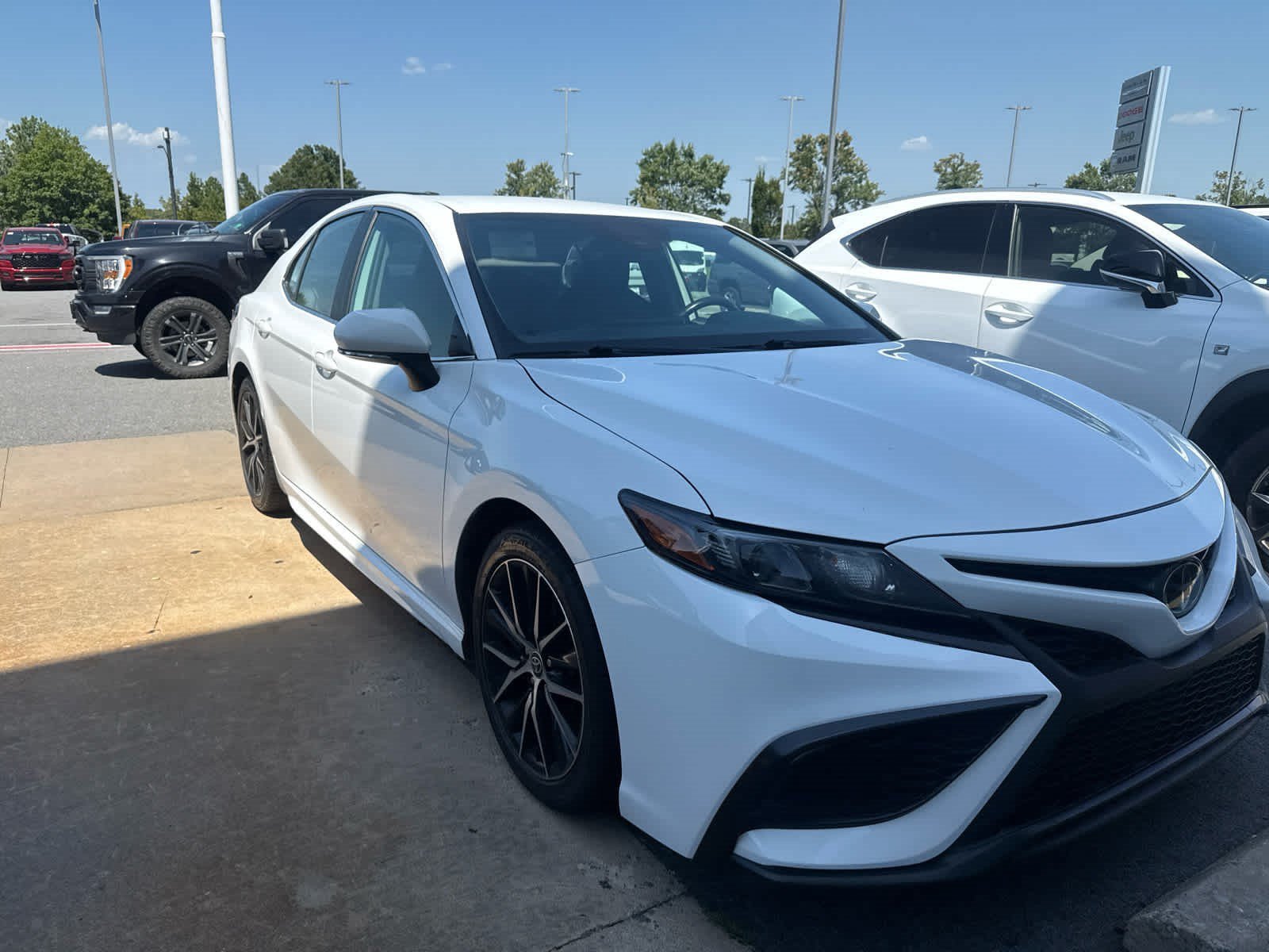 Used 2024 Ice Cap Toyota SE image 2