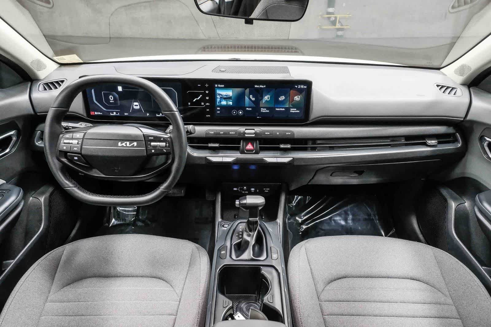 Used 2025 Snow White Pearl Kia EX image 15