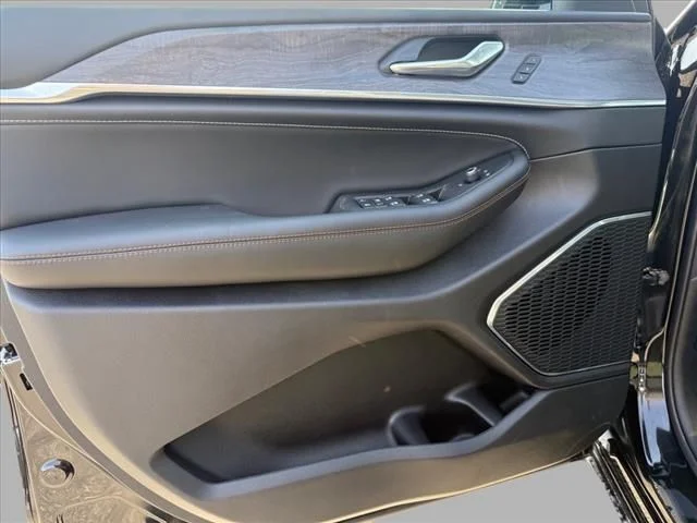 2025 Jeep Grand Cherokee L Overland - Photo 15