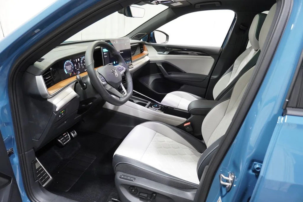 New 2026  Volkswagen 2.0T SEL R-Line Turbo image 9