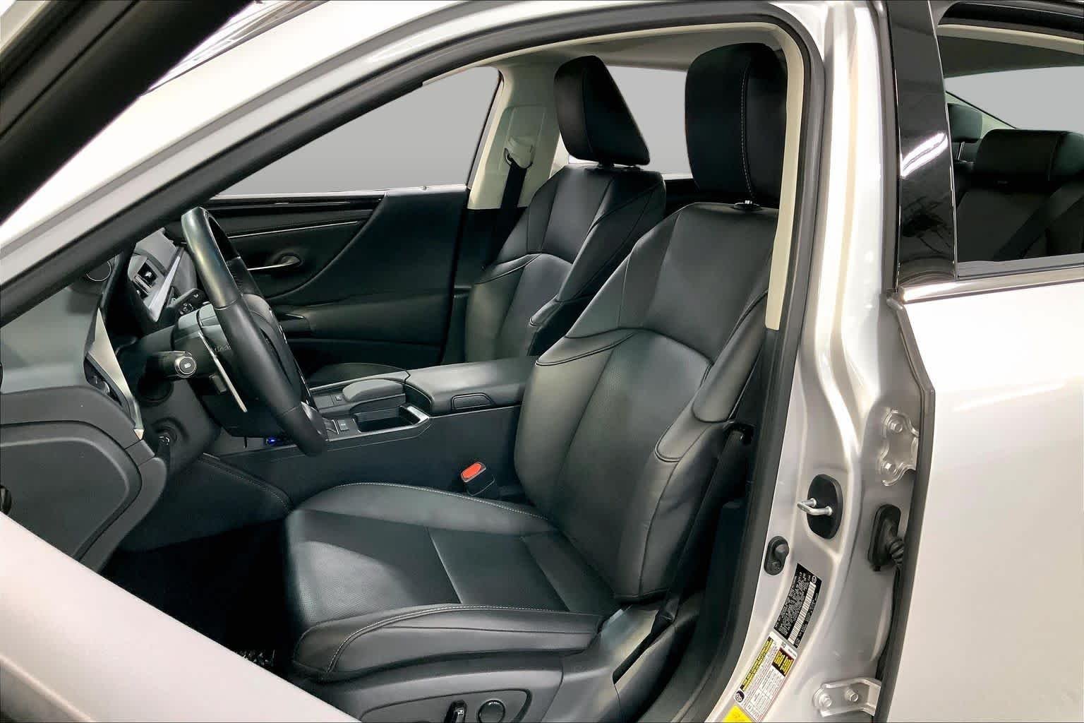 Used 2021 Silver Lining Metallic Lexus  image 8