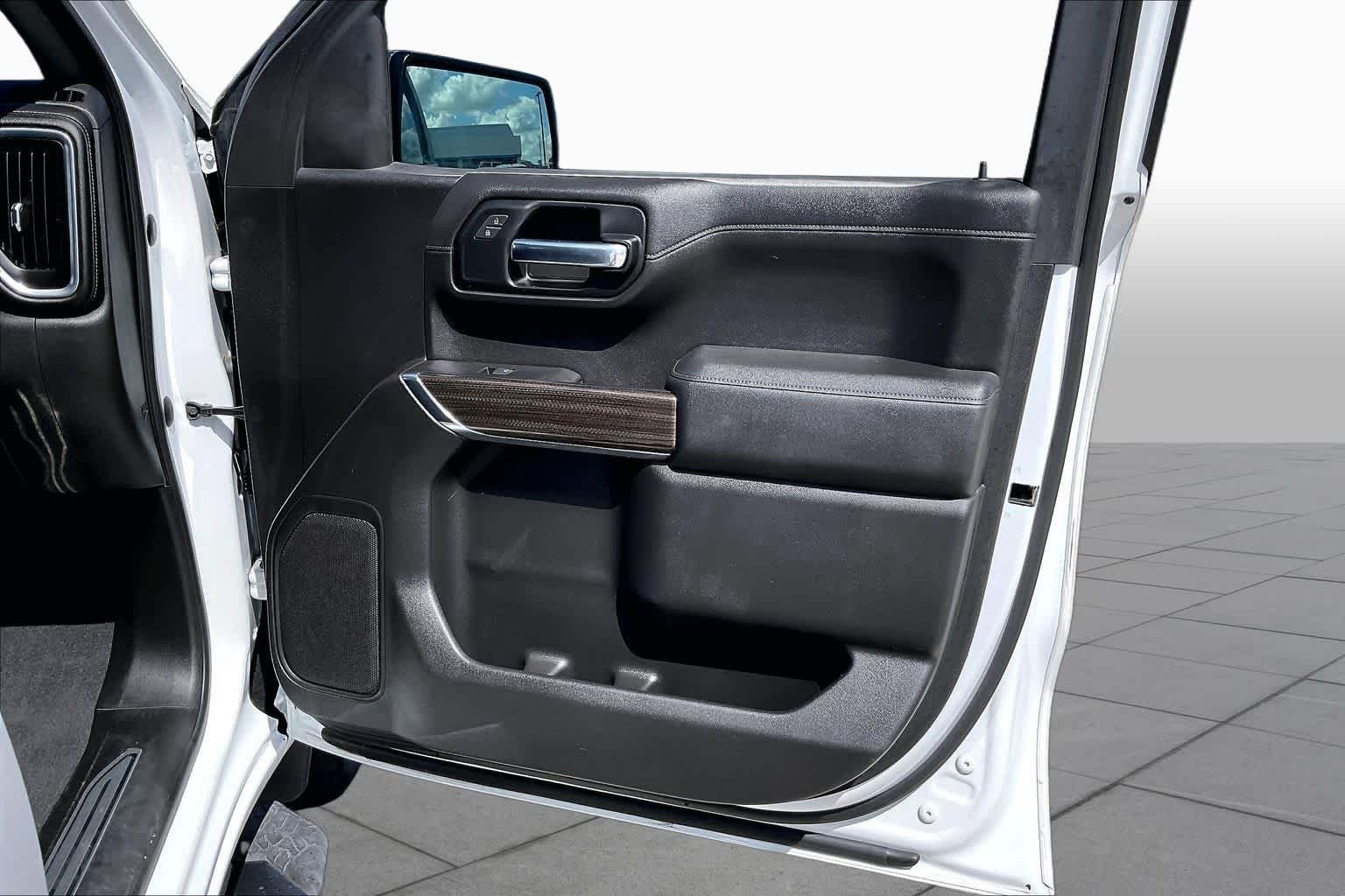 Used 2019 Summit White Chevrolet LT image 22
