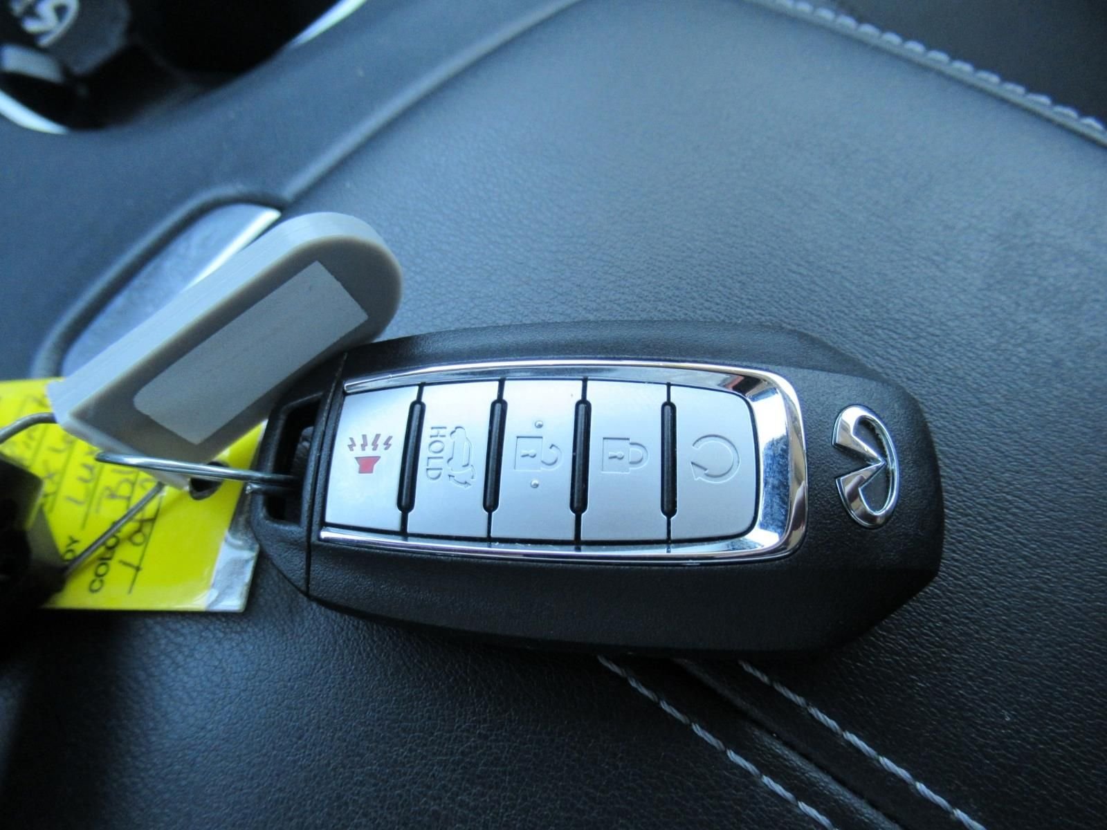 Used 2023 Black INFINITI LUXE image 33