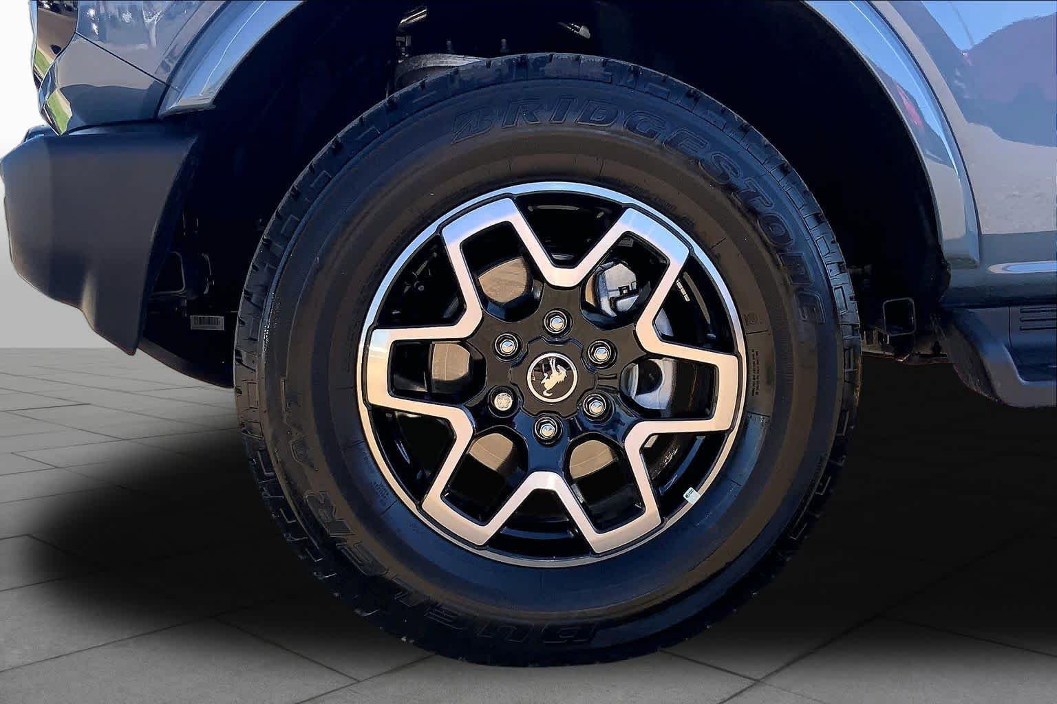 Used 2025 Azure Gray Metallic Tri-Coat Ford Outer Banks image 11