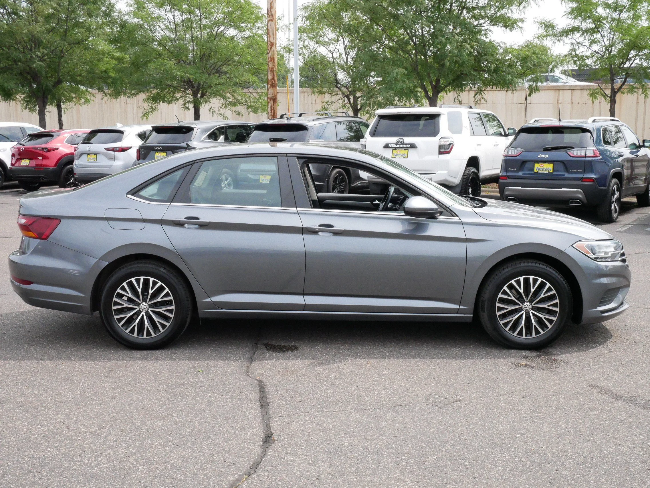 Used 2019 Platinum Gray Metallic Volkswagen SE image 8
